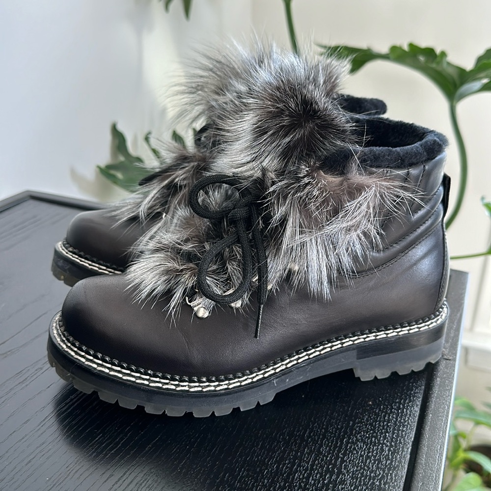 MONTELLIANA 1965
Camelia Boots with Fox Fur